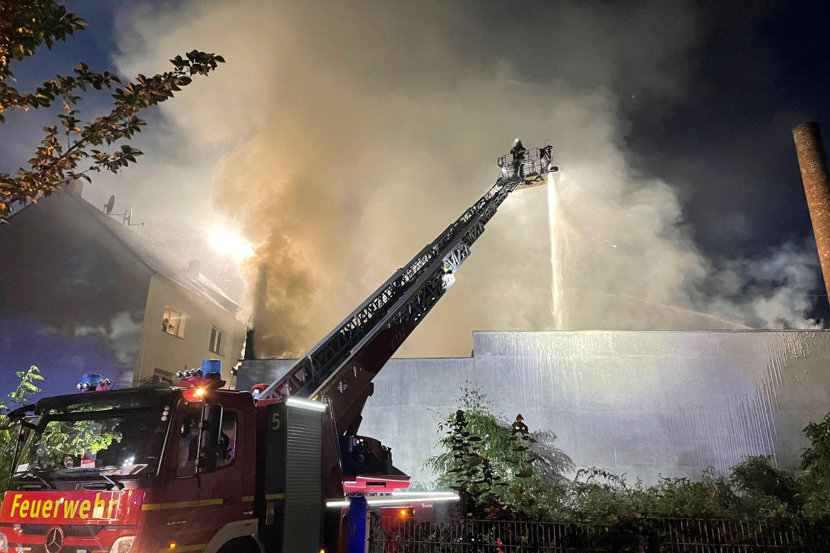  Bäckereibetrieb in wird bei Brand vollkommen zerstört in Gelsenkirchen