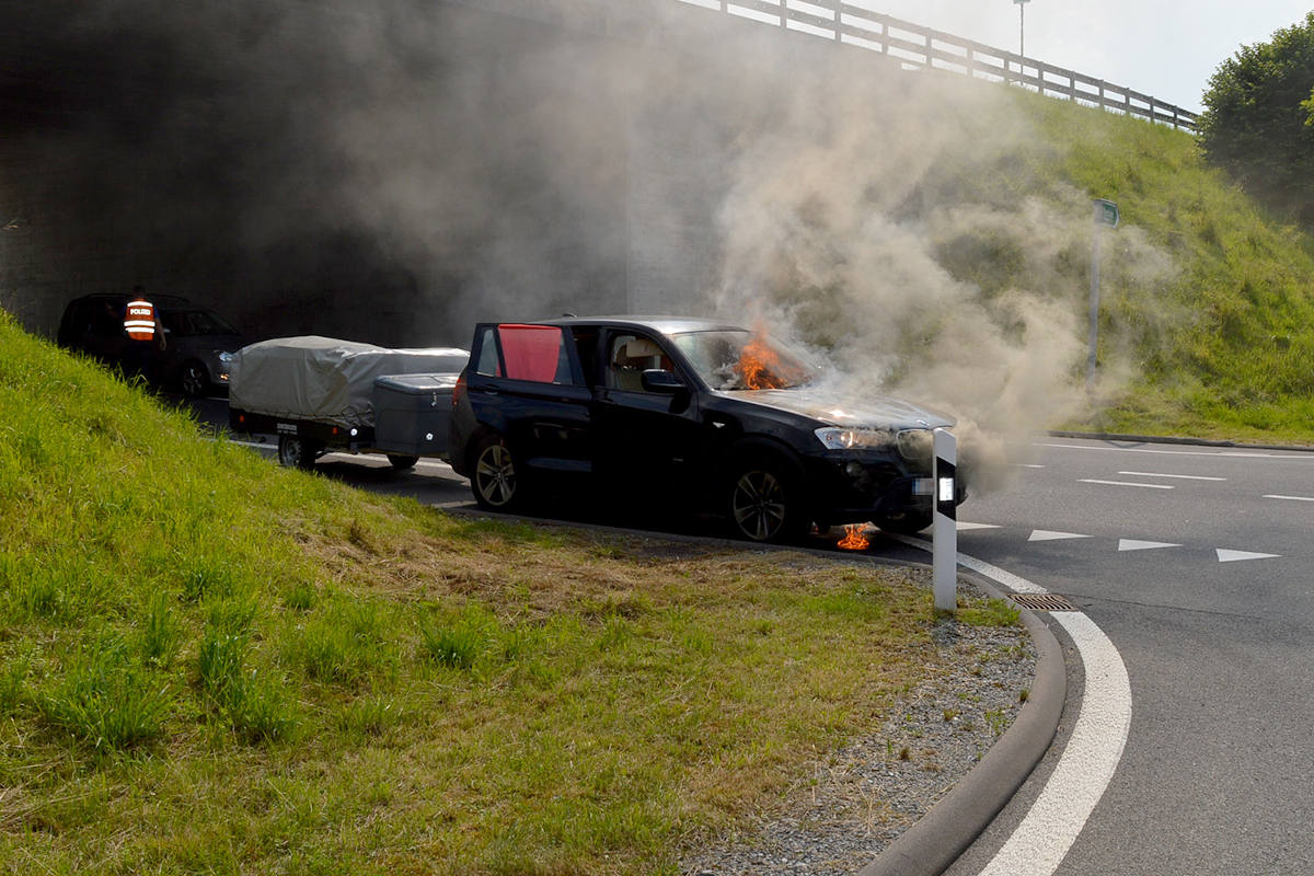 Totalschaden nach Fahrzeugbrand in Buochs