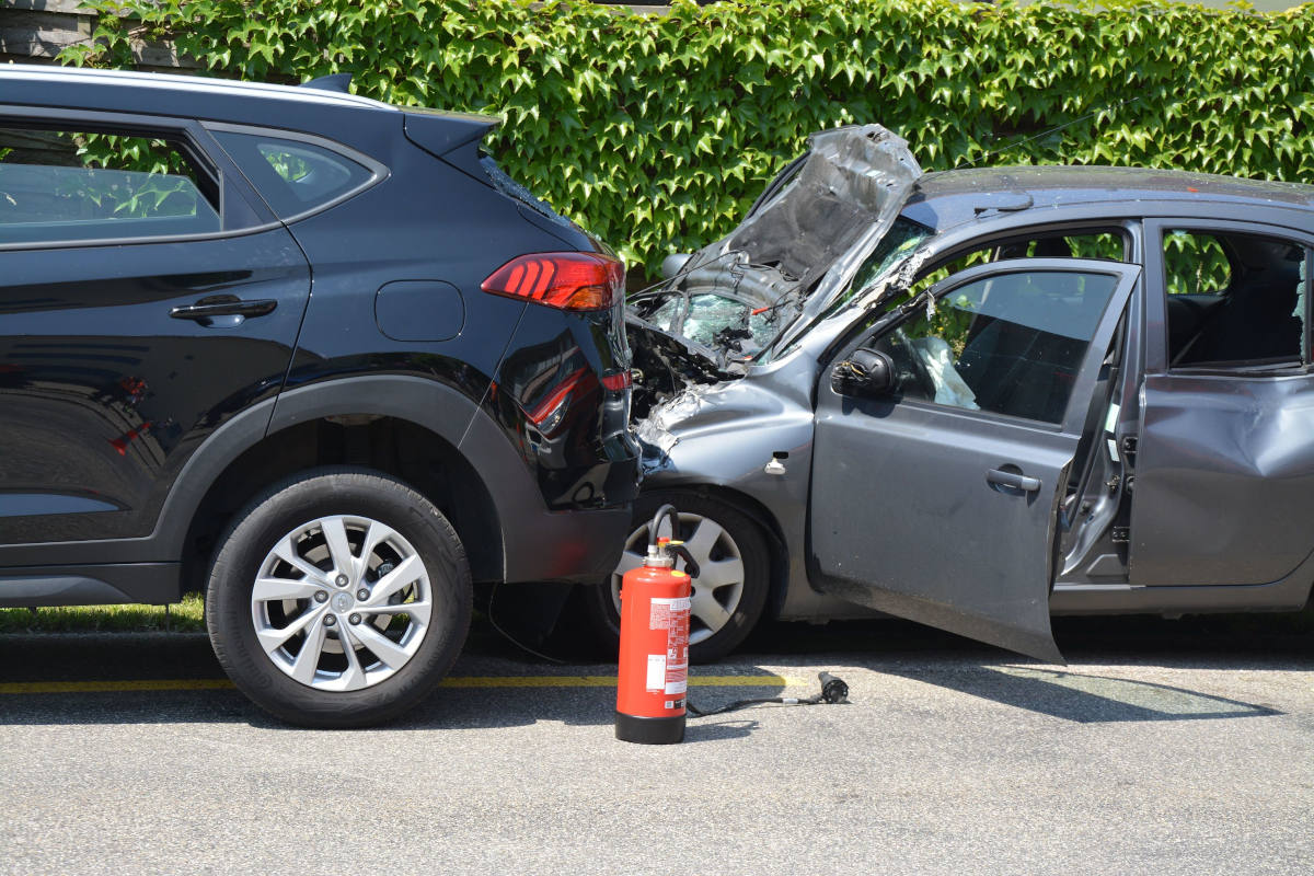 Zwei Personen bei Auffahrunfall in Breitenbach verletzt