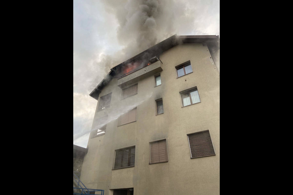 Mehrfamilienhaus nach Balkonbrand unbewohnbar