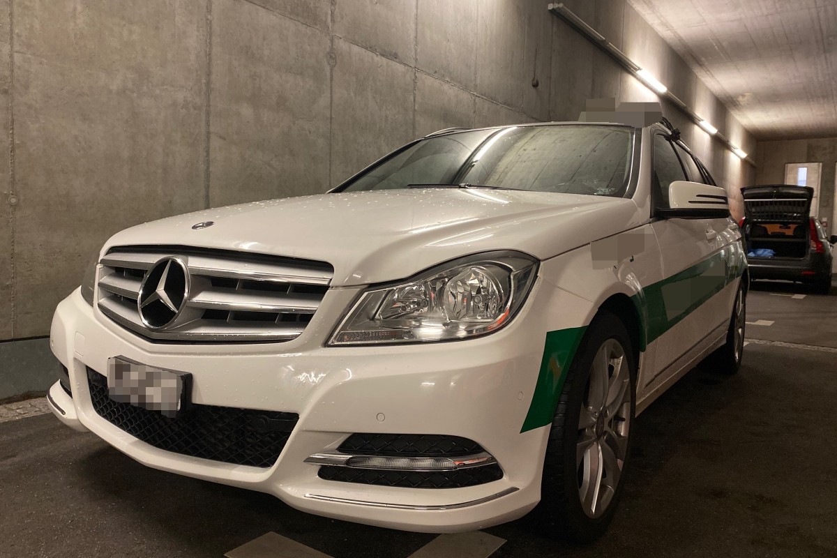 Stadt St. Gallen - Abgelenkter Autofahrer übersieht Fussgänger