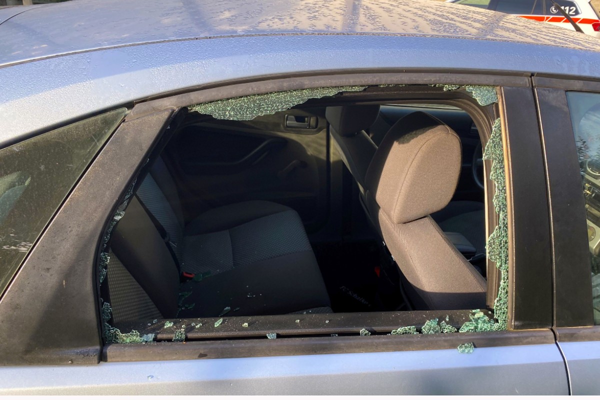 Reinach BL - Drei Personenwagen in Einstellhalle aufgebrochen – drei mutmassliche Täter festgenommen