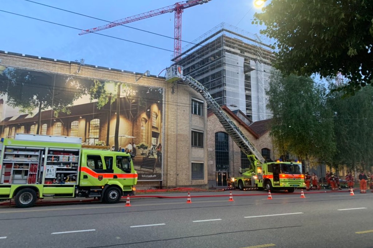 Winterthur ZH - Dachbrand unter Kontrolle