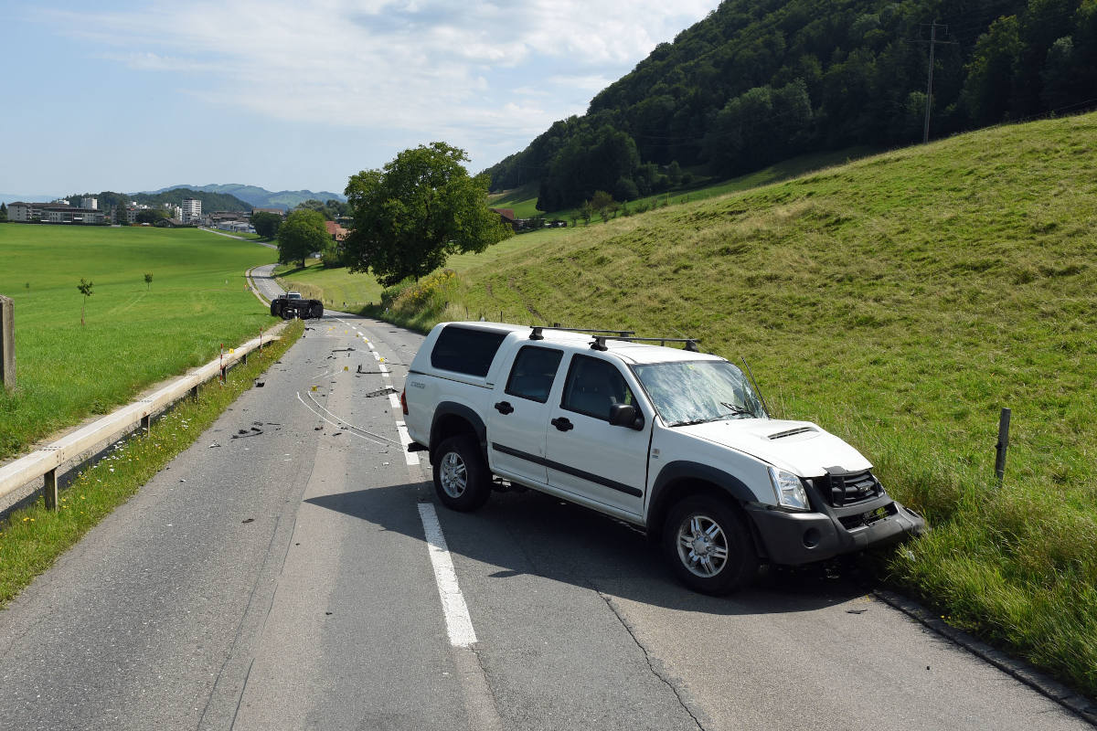 Zwei Verletzte bei Kollision zwischen Personenwagen und Lieferwagen