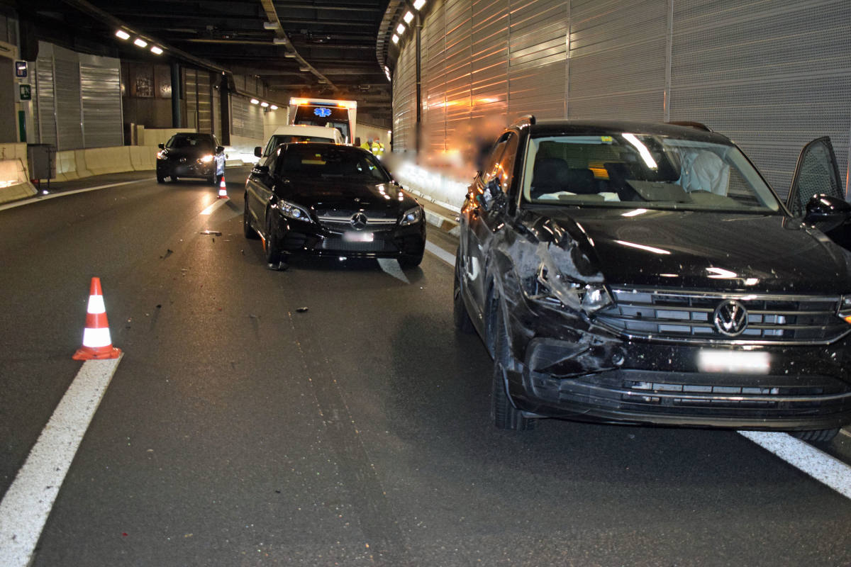Kind bei Verkehrsunfall auf der Autobahn verletzt