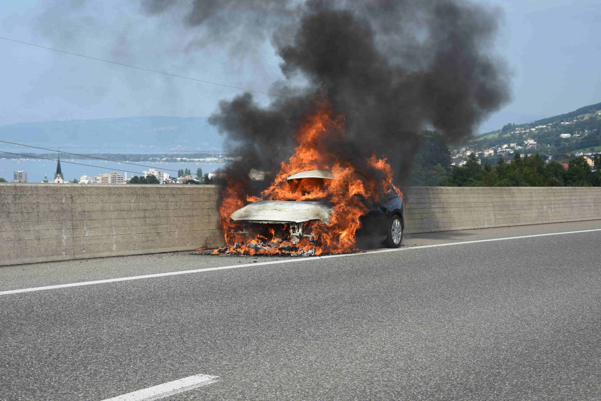 Fahrzeugbrand auf der Autobahn A1 bei Mörschwil