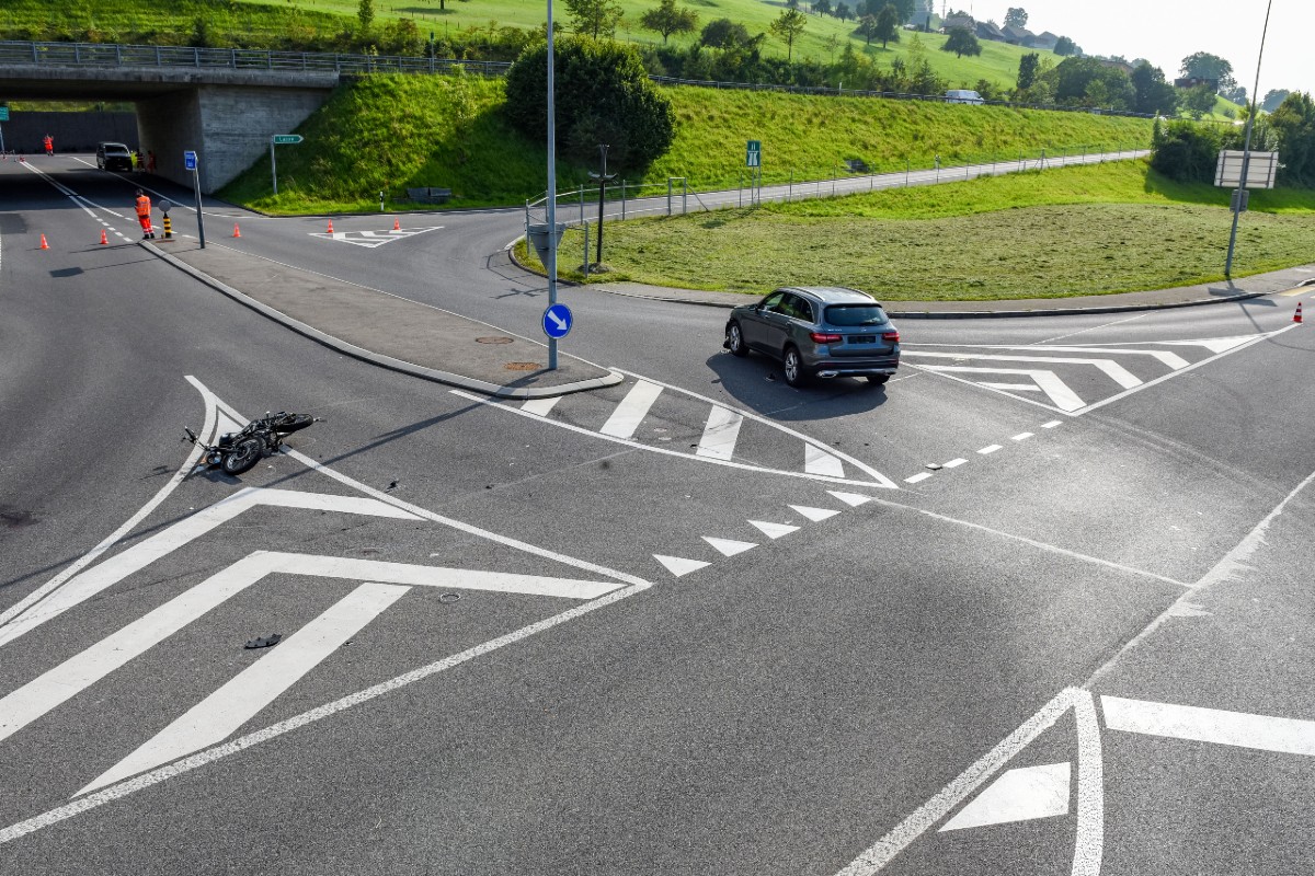 Buochs NW - Schwerer Verkehrsunfall mit drei Verletzten - eine Mutter dabei schwer