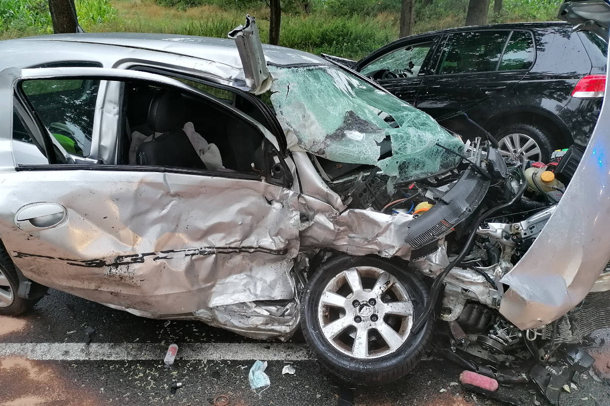 Straße nach schwerem Verkehrsunfall gesperrt