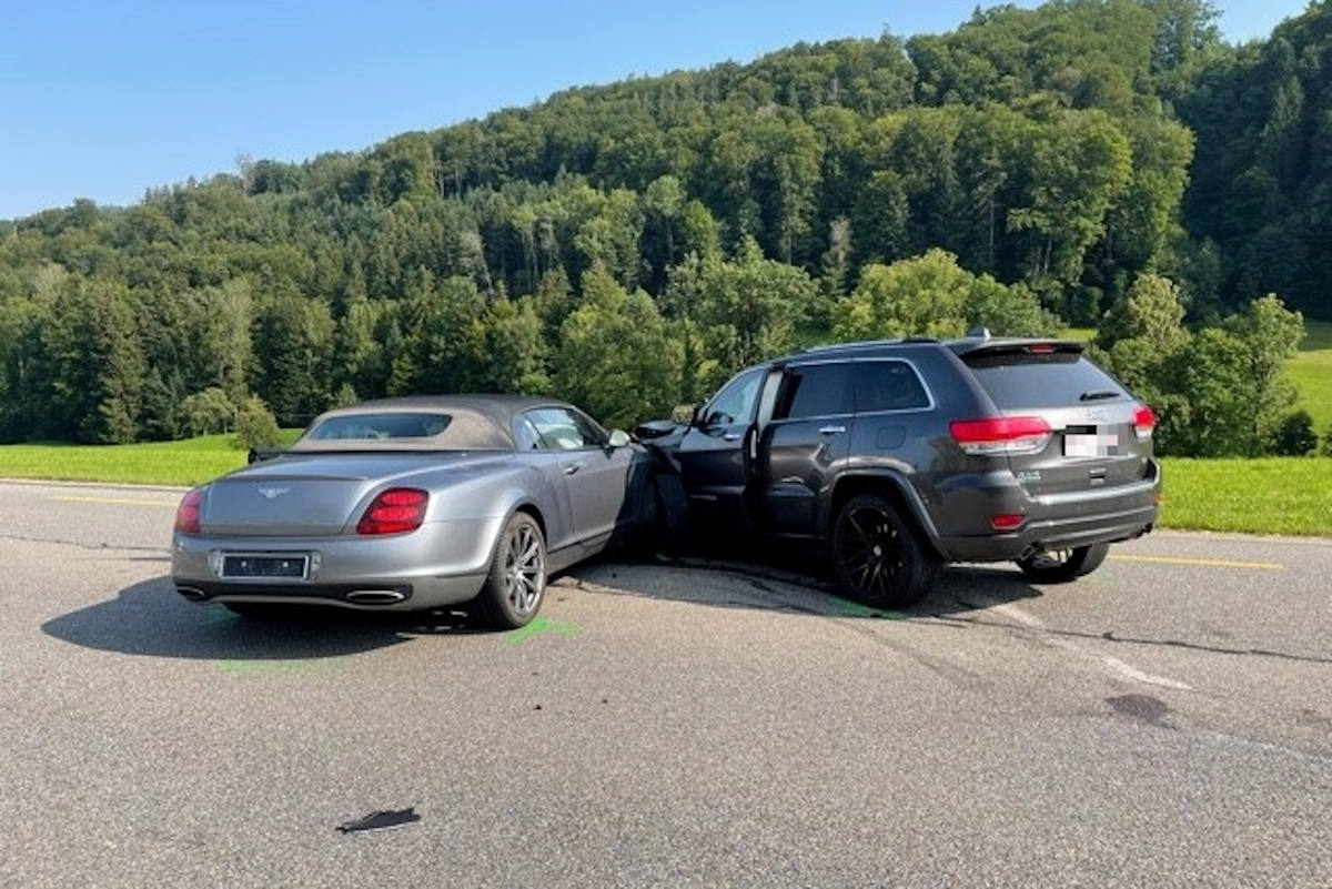 Sechs Verletzte nach Verkehrsunfall mit vier beteiligten Personenwagen