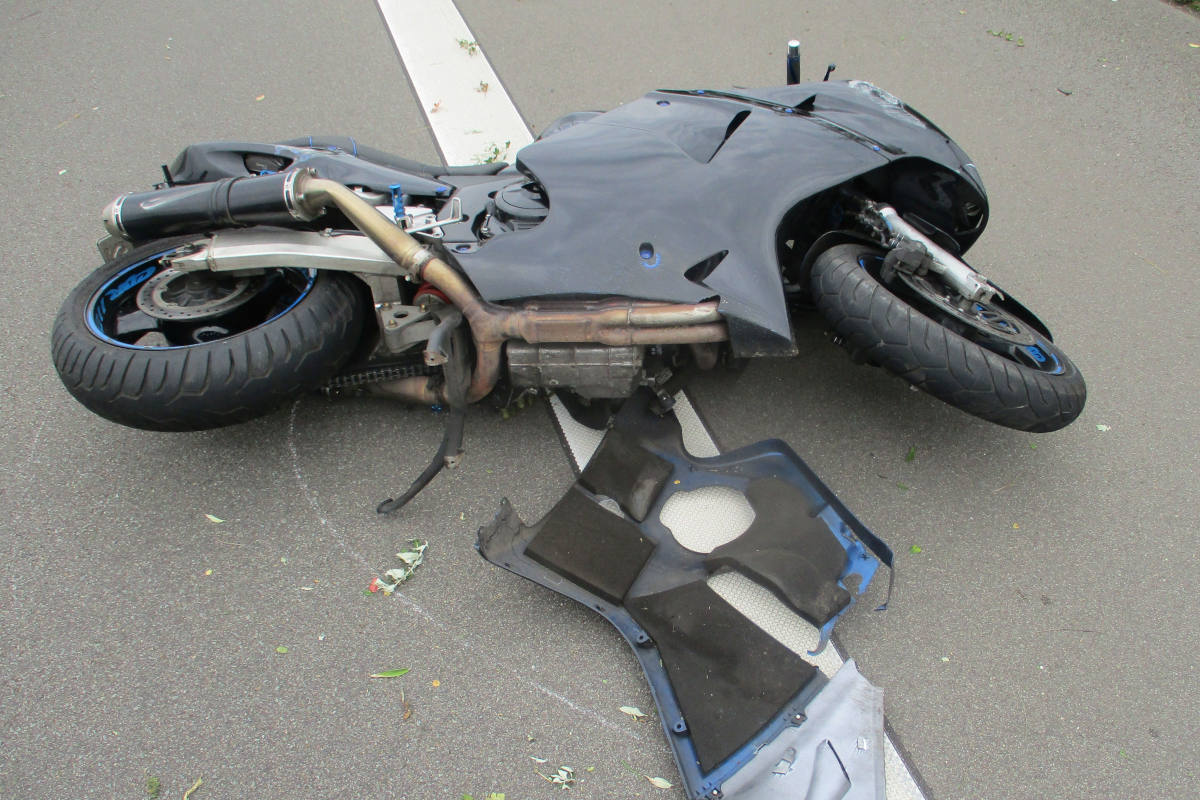 45 -jähriger Motorradfahrer bei Unfall auf der A26 schwer verletzt