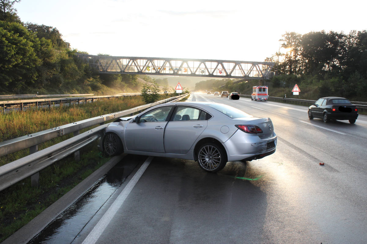 Unfall aufgrund Regen und mangelhafter Reifen