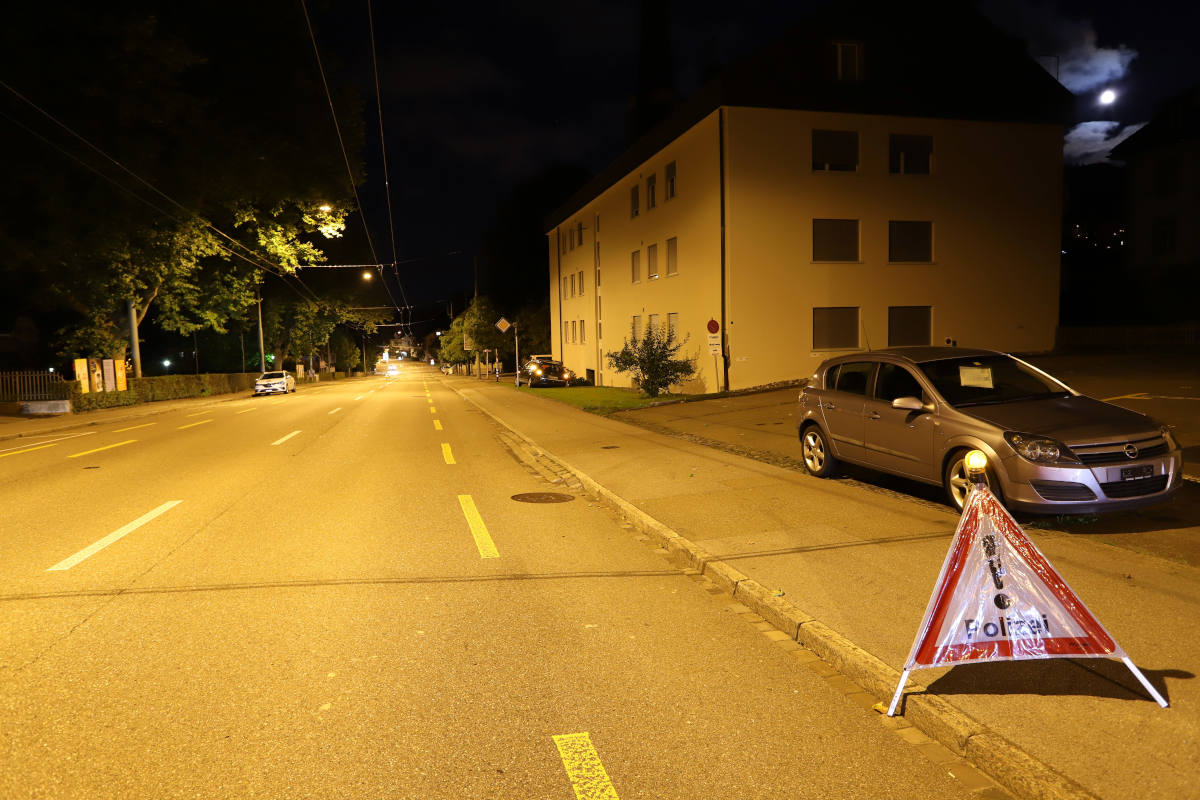 Bei Selbstunfall auf Stützmauer gelandet in St.Gallen