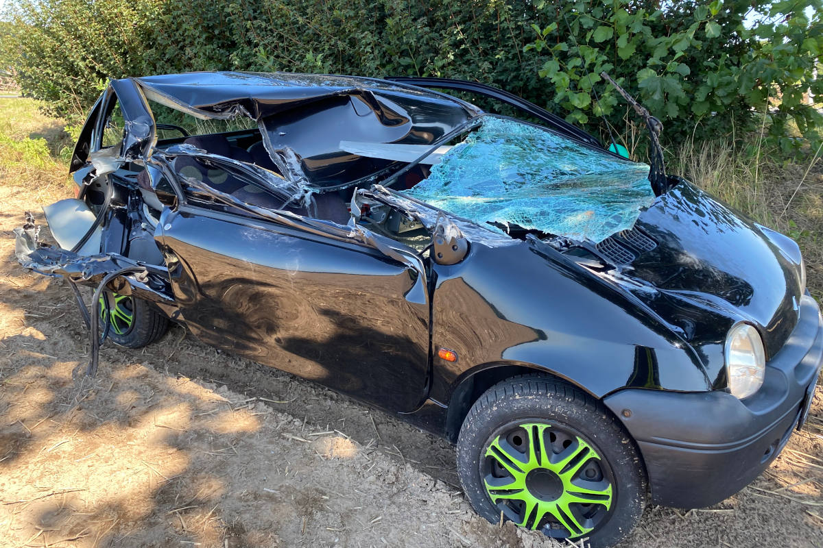 Pkw kollidiert mit Landmaschine