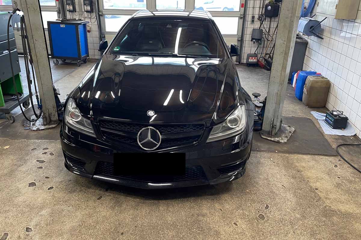 Ebenfalls wurde den drei Hauptbeschuldigten vorläufig die Fahrerlaubnis entzogen