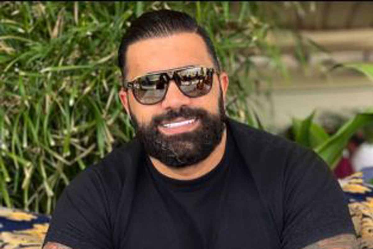 Wer kann Hinweise zu dem abgebildeten Beschuldigten geben?