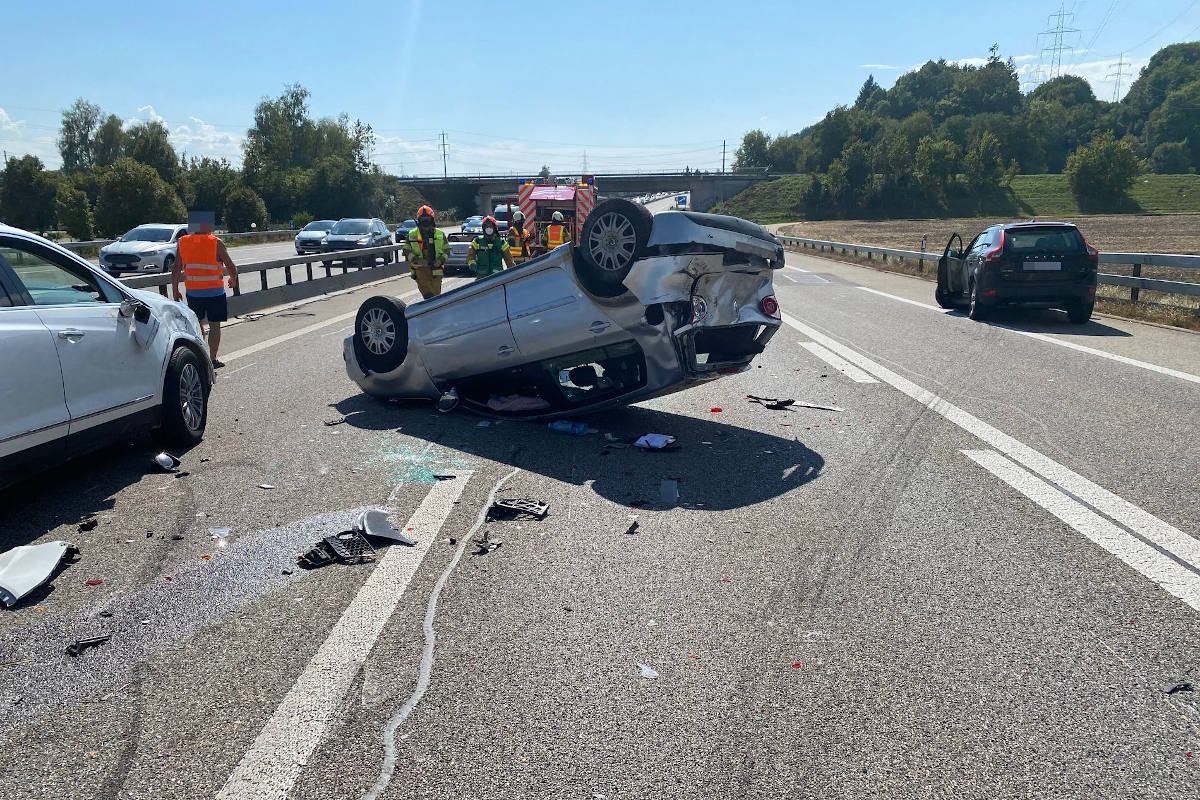 Fünf Personen bei Verkehrsunfall auf der A1 verletzt
