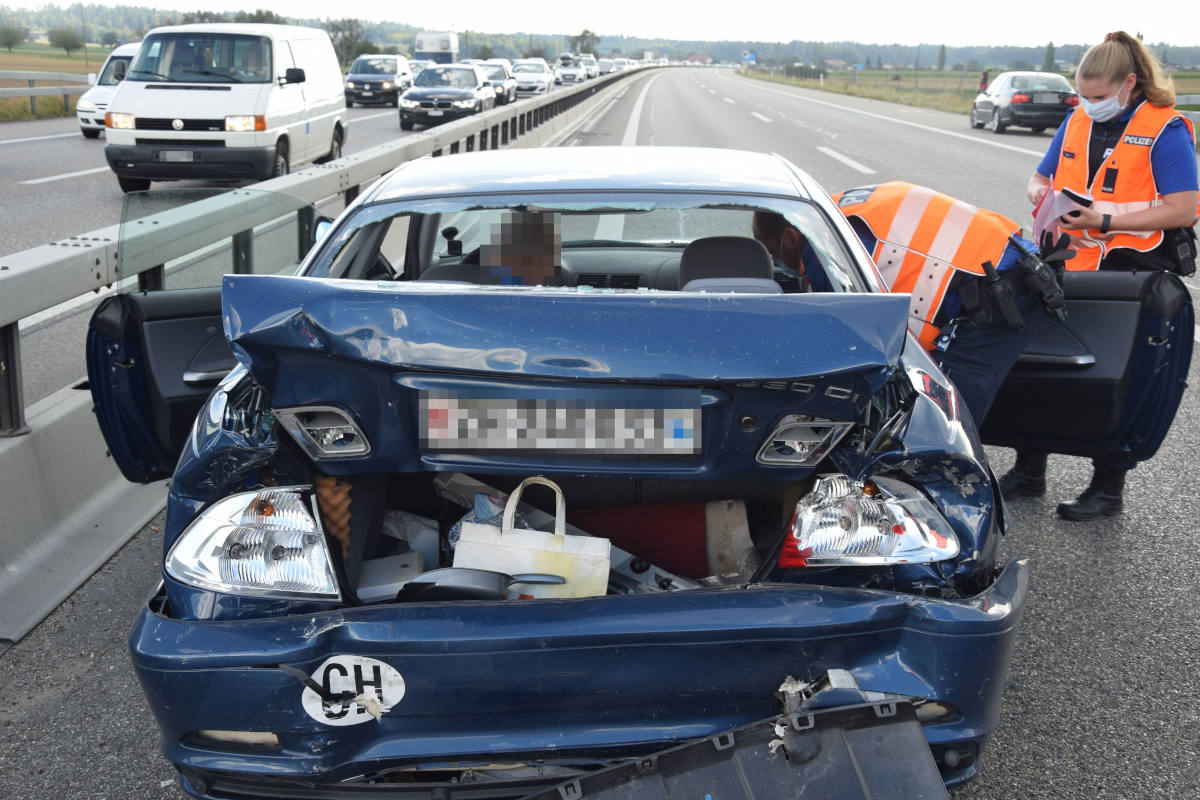 Verkehrsunfall mit vier beteiligten Autos auf der A1 – ein Fahrzeuglenker verletzt