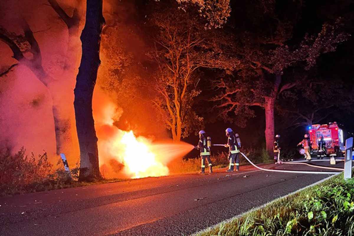 Auto komplett ausgebrannt