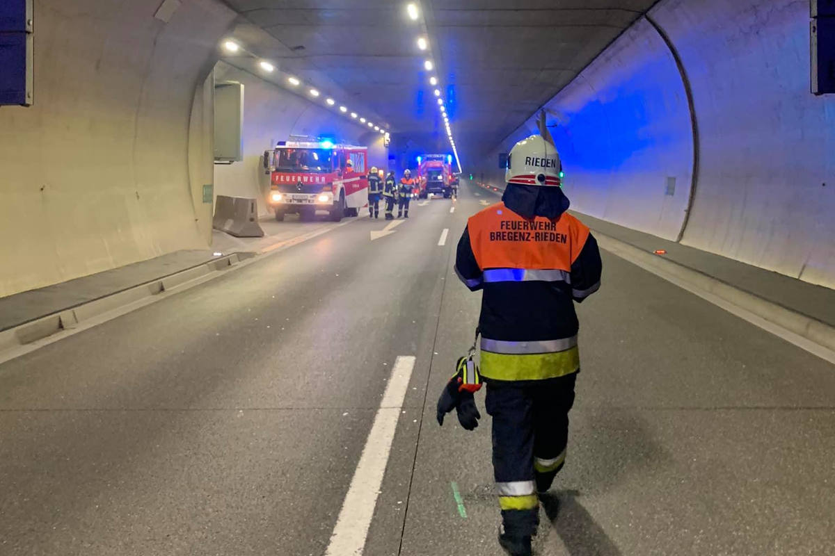 Auffahrunfall im Pfändertunnel auf der A14