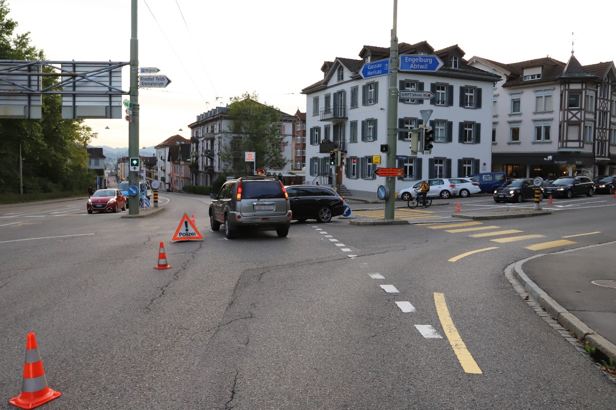Bei einer Kollision in der Stadt St. Gallen ist erheblicher Sachschaden entstanden.