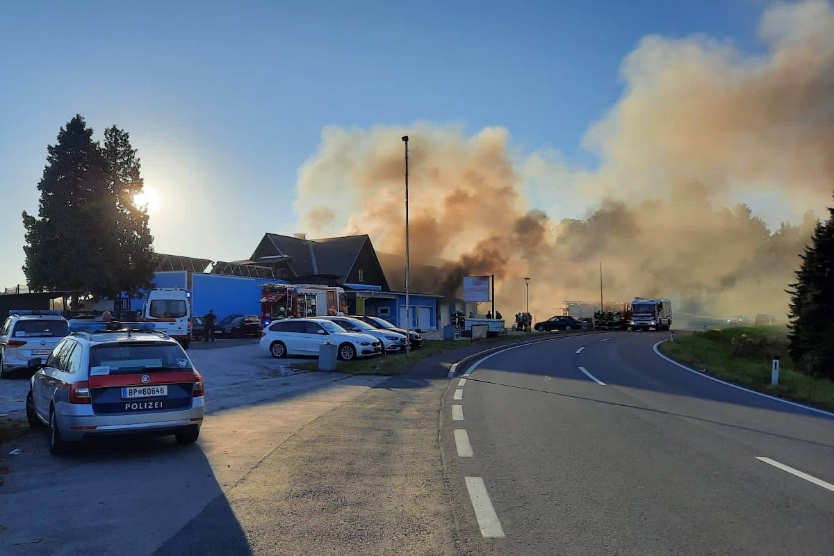 Garagenbrand weitet sich auf Wohnhaus aus