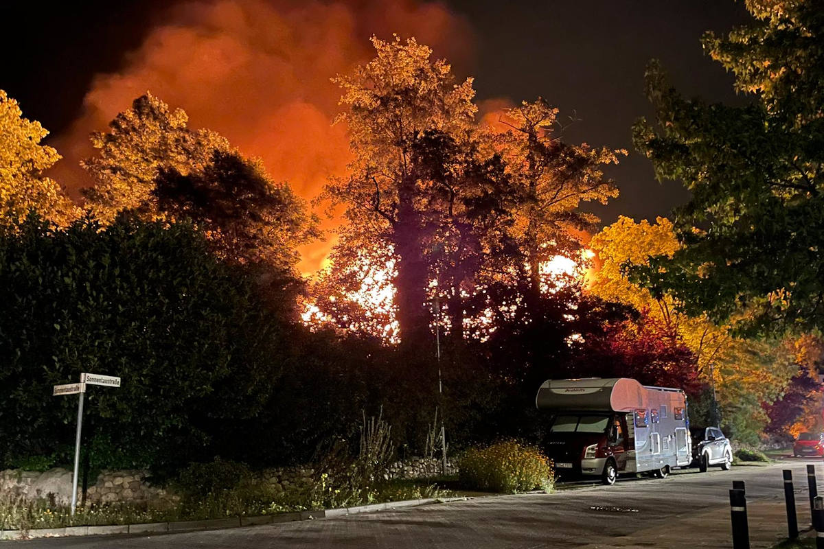 Leerstehendes Reetdachhaus in Buxtehude abgebrannt