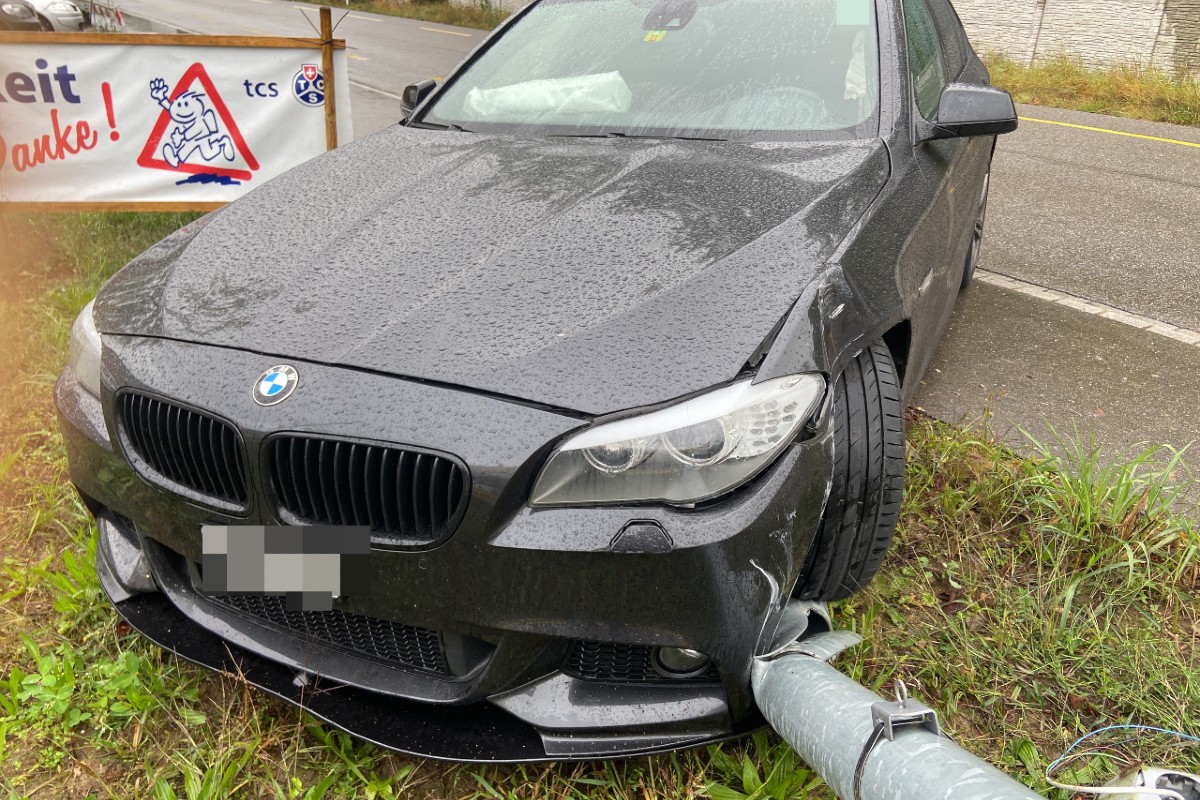 Beim Unfall in Siglistorf AG erlitt der Wagen Totalschaden.