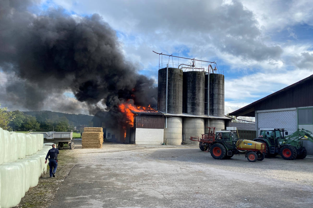Brand zerstört Scheune in Oberentfelden