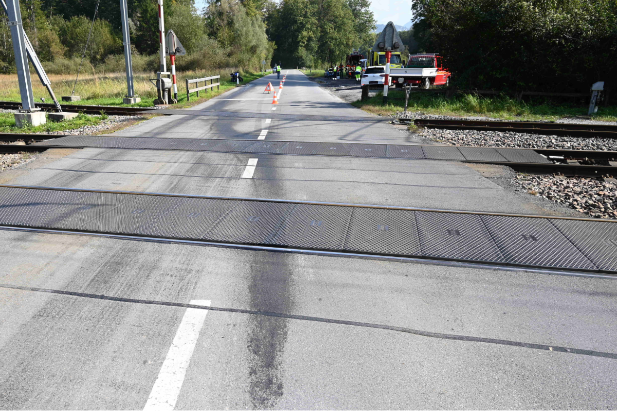 Salez SG - 18-jähriger Töfffahrer stürzt beim Überholen