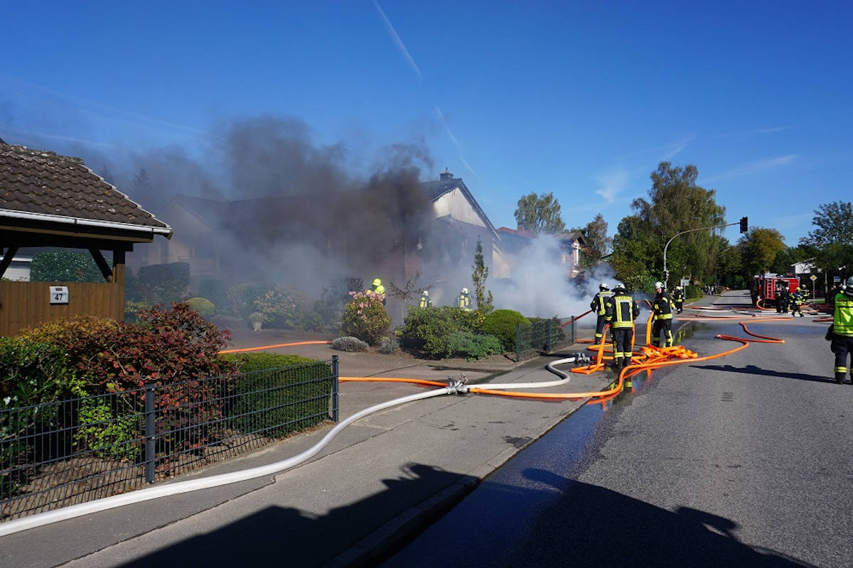 Brand einer Carportanlage mit mehreren Fahrzeugen