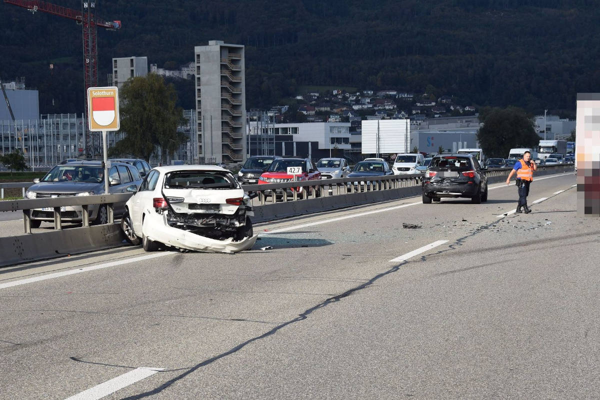 Auffahrkollision mit drei beteiligten Autos auf der A1 bei Oensingen