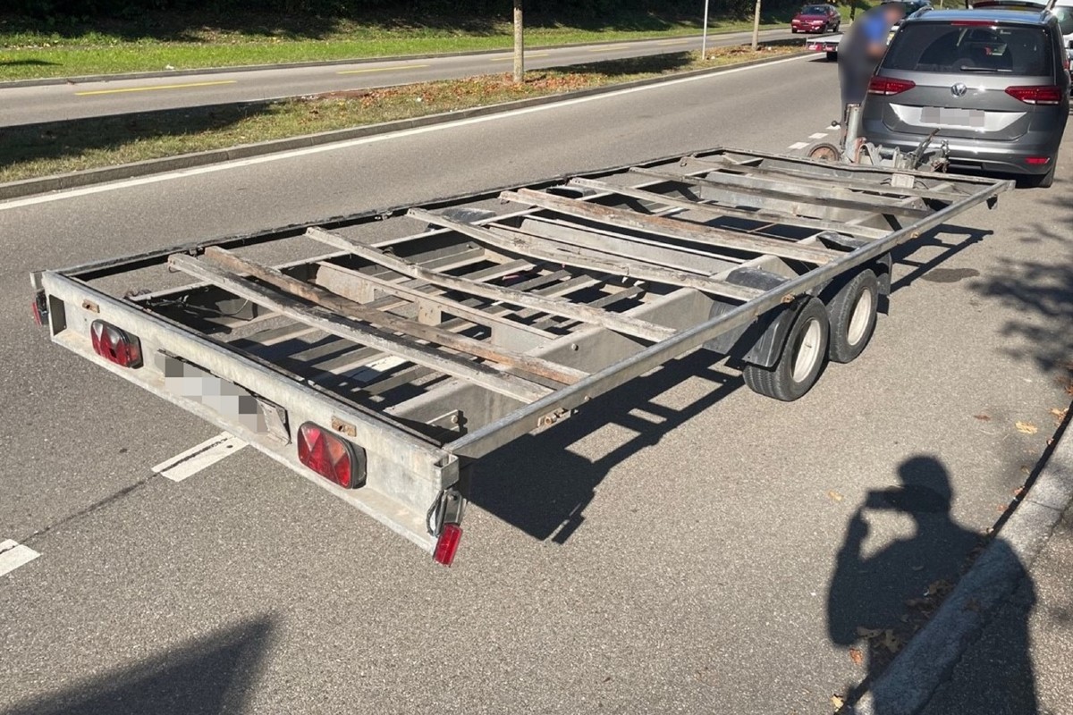 Maienfeld GR - Eine verlorene Stütze führt zu Schleuderfahrt und plattem Reifen