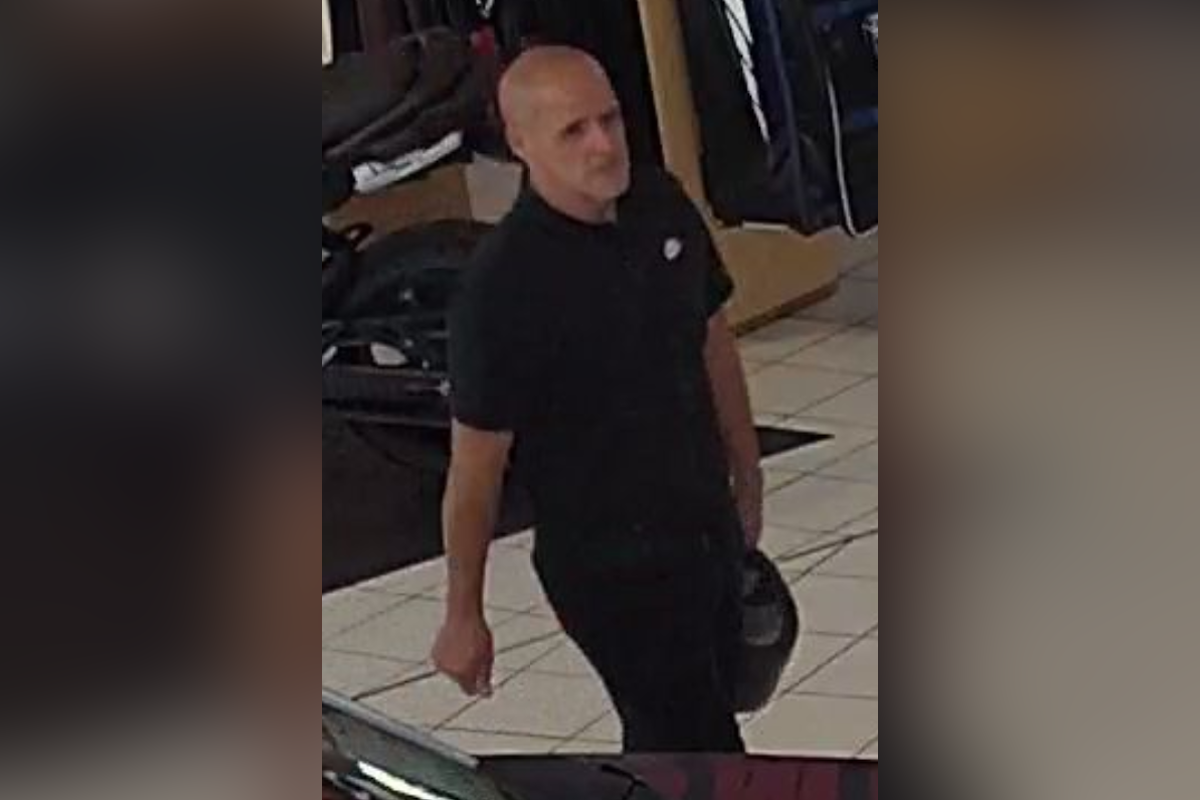 Mann wegen des Verdachts des Motorraddiebstahls gesucht