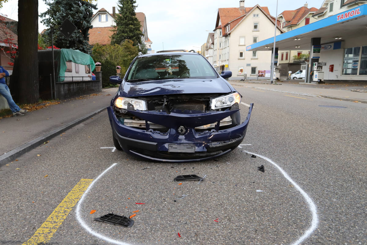 Bremsmanöver übersehen und Kollision verursacht in St. Gallen