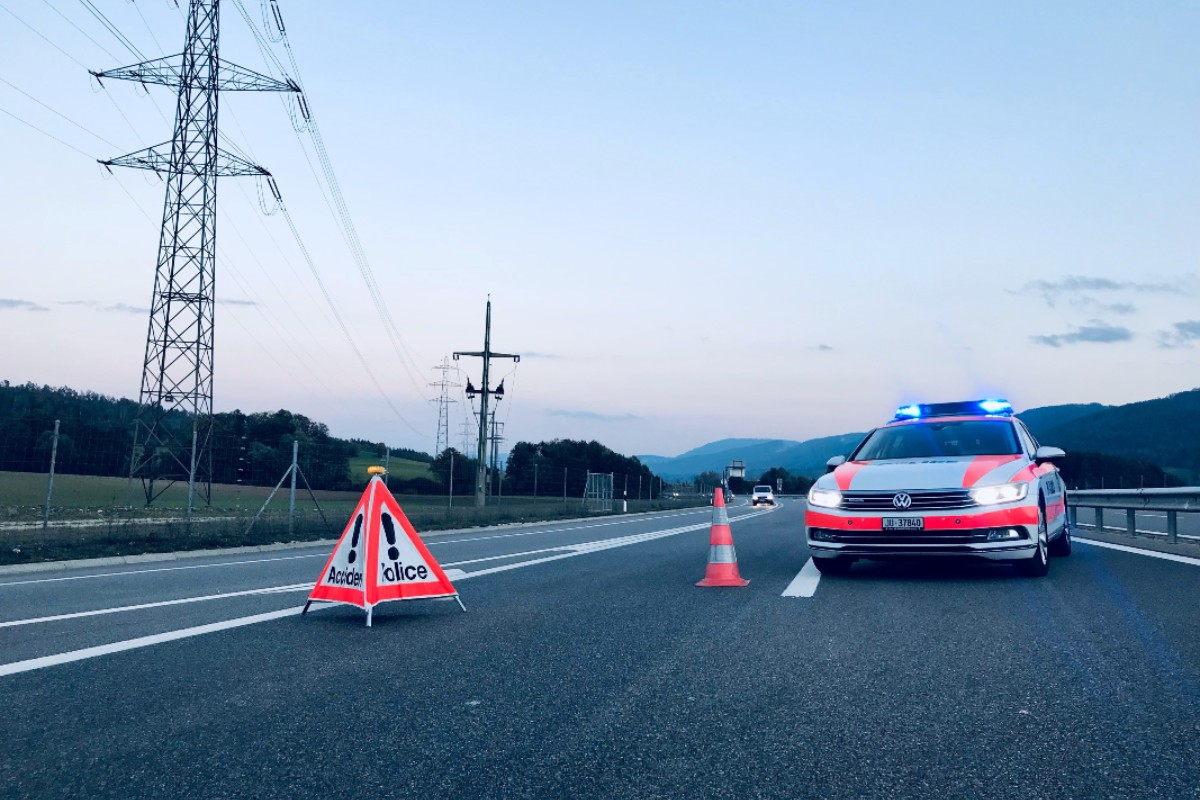 Mont-Russelin Tunnel JU - Heftige Auffahrkollision im Tunnel mit drei Verletzten