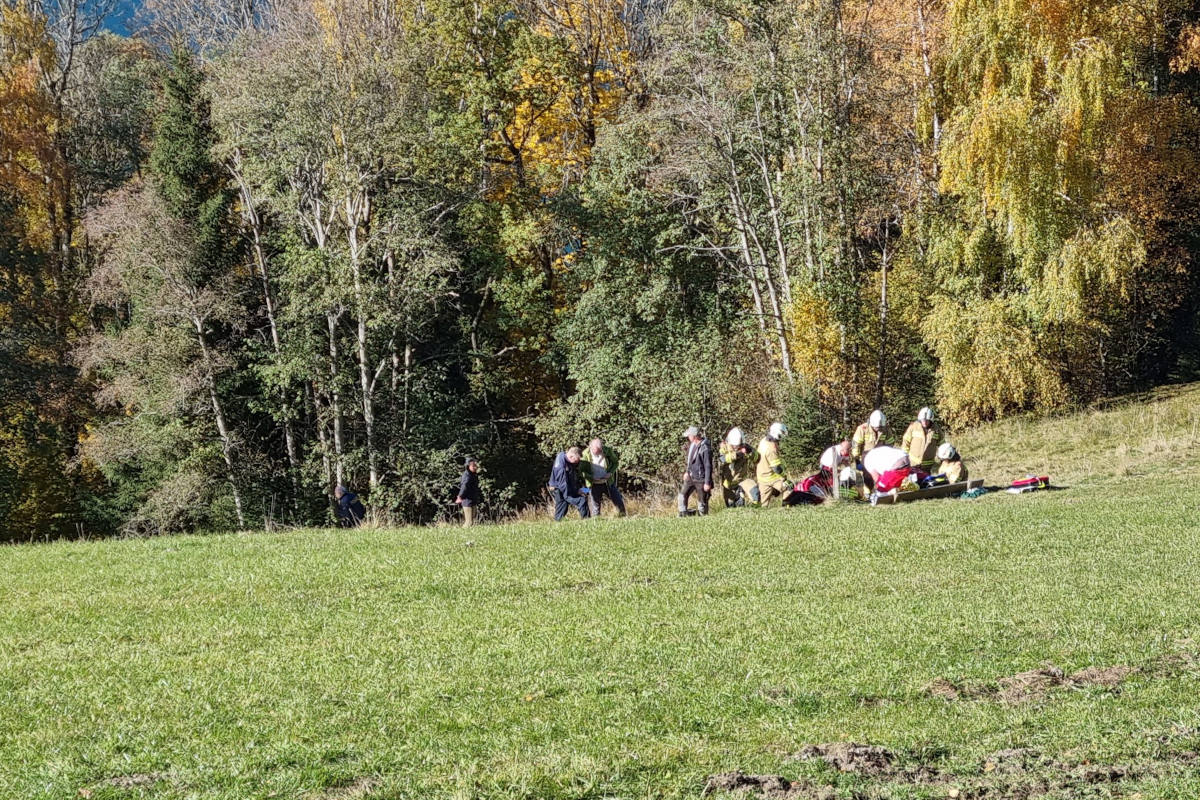 Landwirtschaftliches Fahrzeug umgekippt