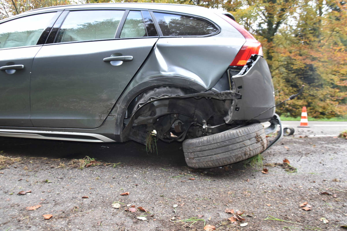 Schnottwil SO – Auto kollidiert mit entgegenkommenden Personenwagen