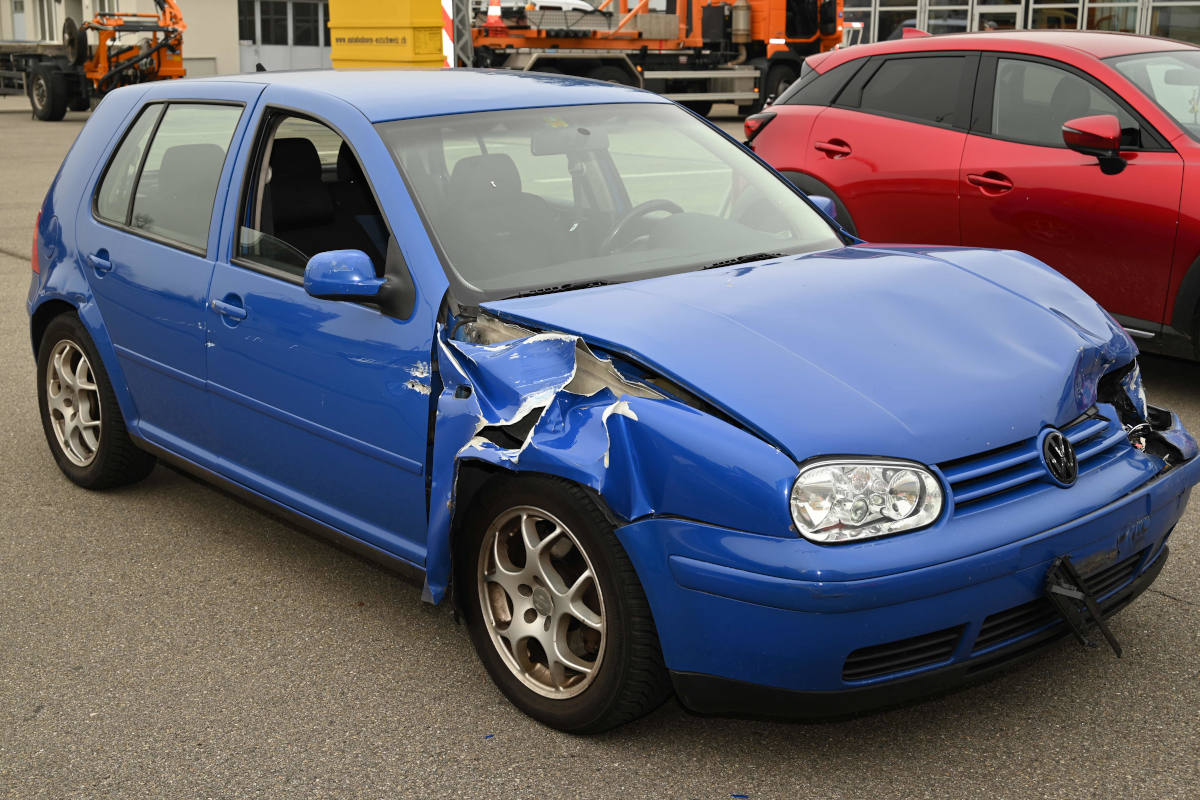 Unfall mit drei Fahrzeugen auf der A1
