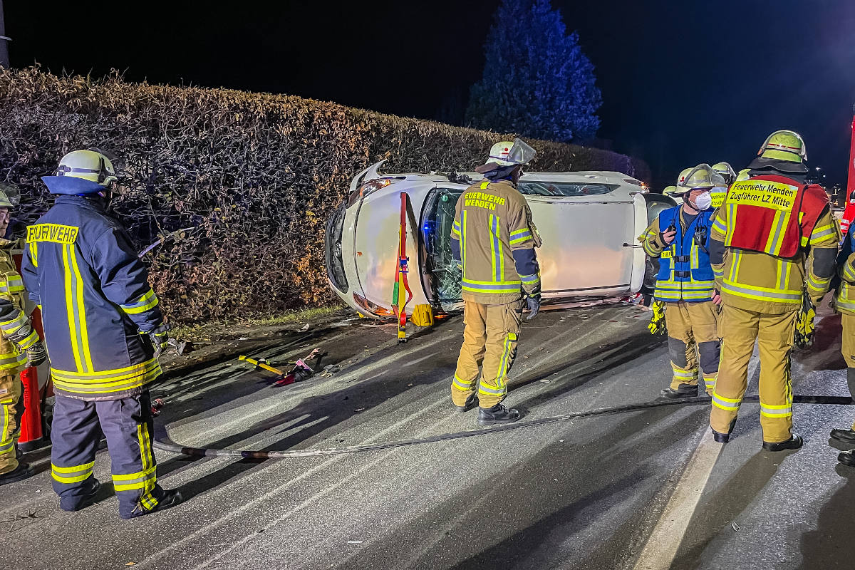 PKW kracht in Mauer in Menden