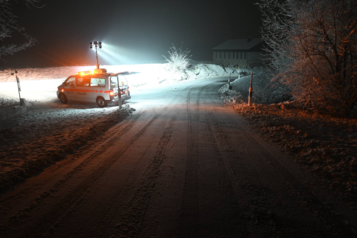 Rüeterswil SG – Mit Böschung und Auto kollidiert