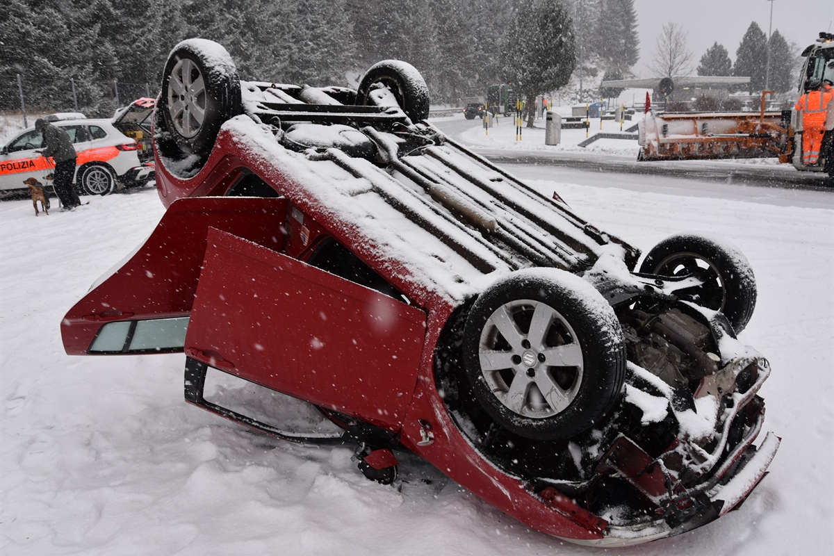 Kanton Graubünden – Verkehrsunfälle auf schneebedeckten Strassen