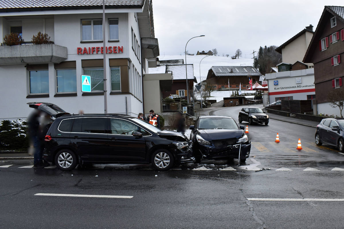 Kollision zwischen zwei Autos in Hasle
