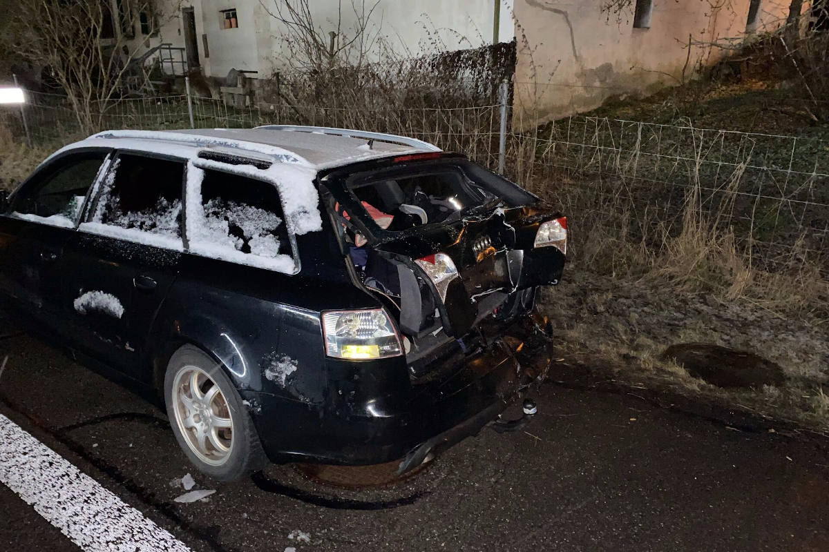 Bargen SH – Heftige Kollision zwischen Lieferwagen und Auto