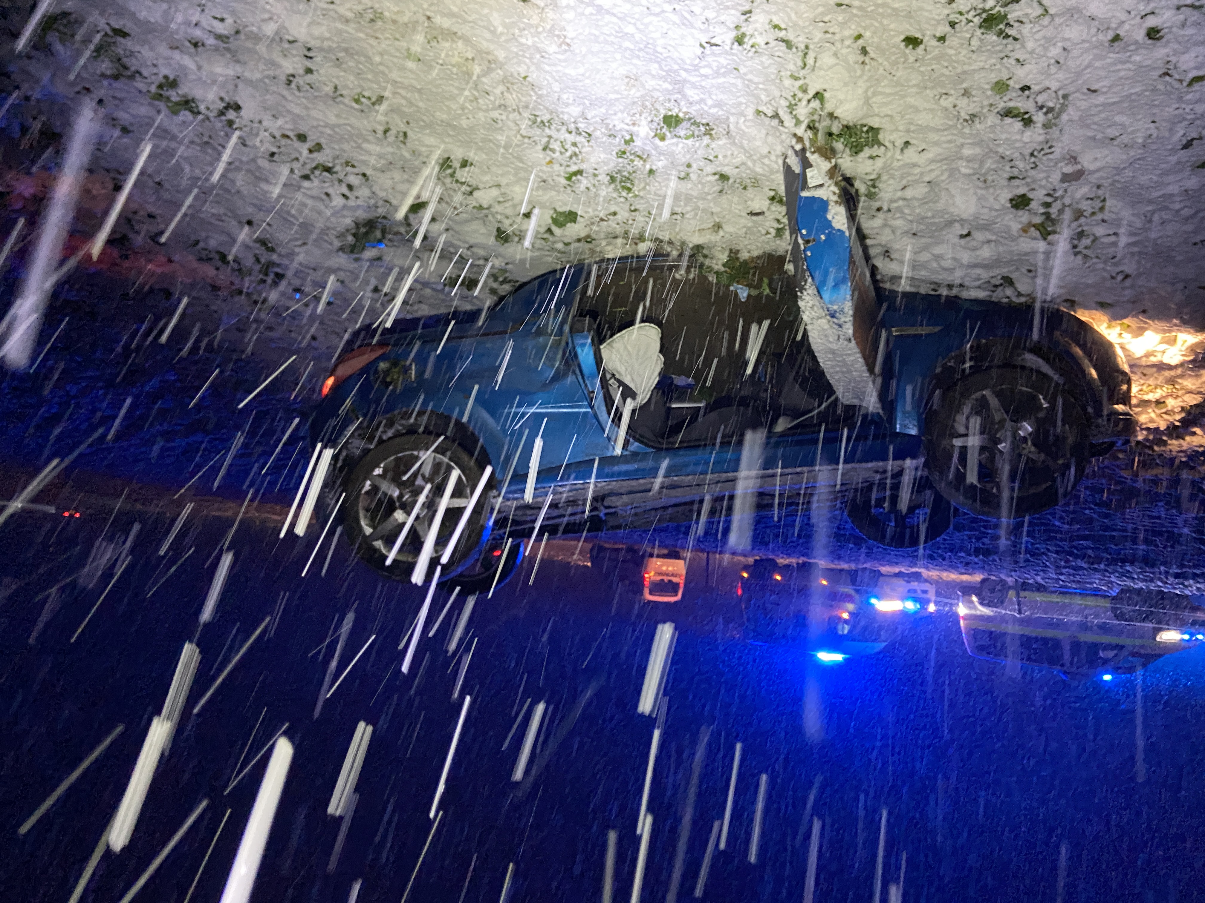 Auto mehrfach überschlagen