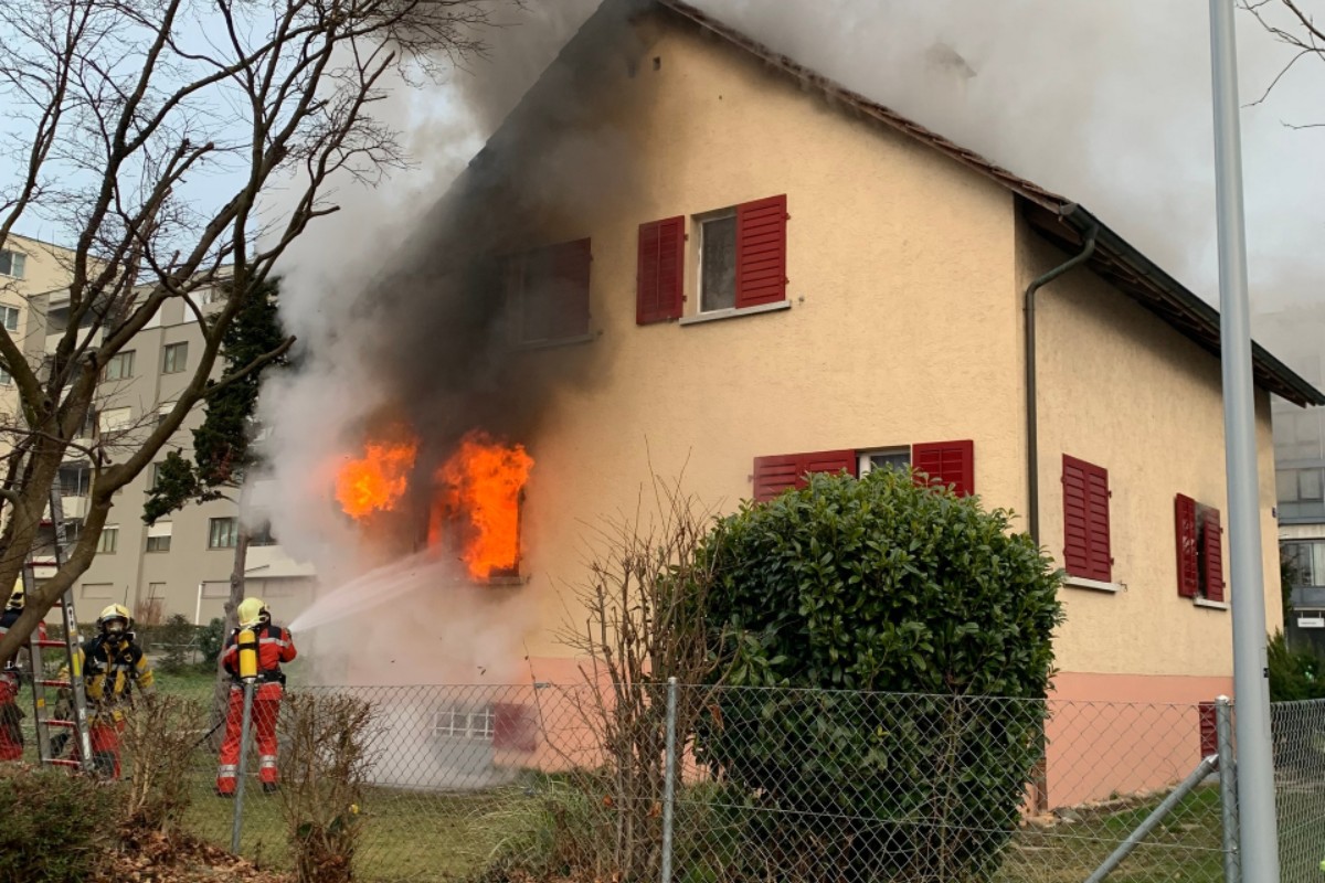 Winterthur und Geroldswil ZH - Zwei Brände verursachten hohe Schäden