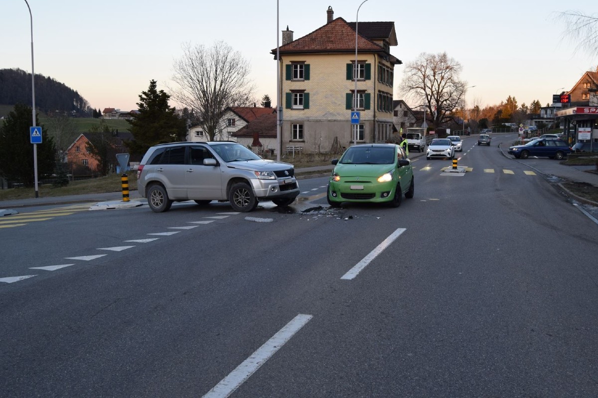 Grub AR - Zwei Personenwagen in Unfall verwickelt