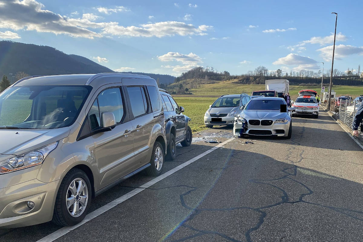 Insgesamt vier Personenwagen bei Ausweichmanöver beschädigt 