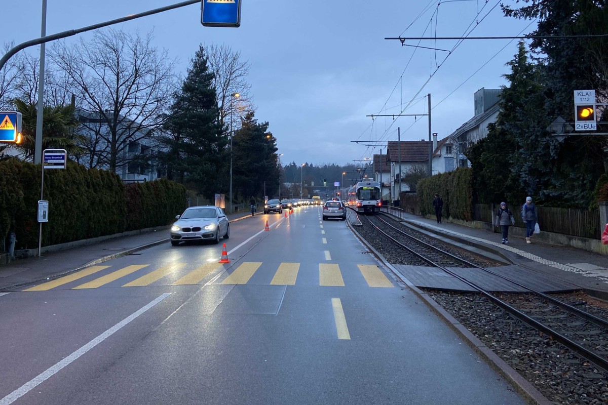 Aarau AG - 12-jähriges Kind von Auto erfasst und schwer verletzt