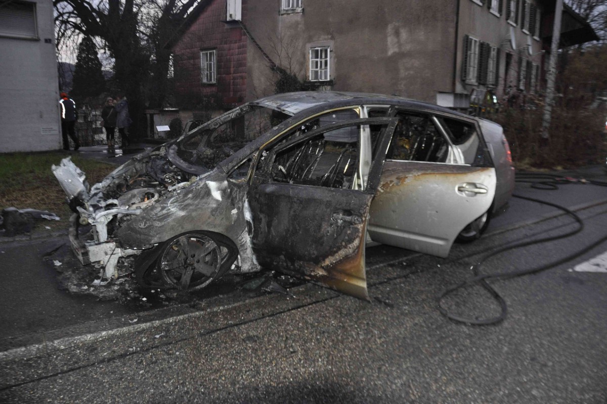 In Schönenwerd SO brannte ein Fahrzeug aus.