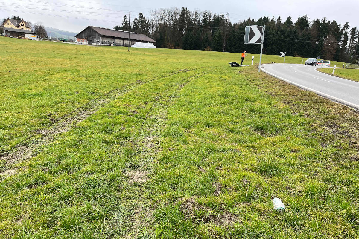 Berg SG – Fahrerflucht nach Selbstunfall